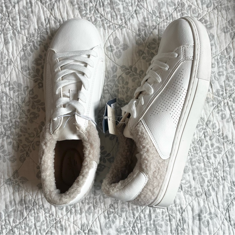 🆕 9.5 Universal Thread Nia Faux Fur Sneakers White NWT